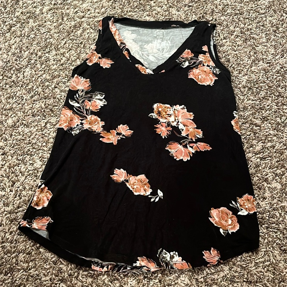 Maurice’s size small black colored shell top with rose colored flowers